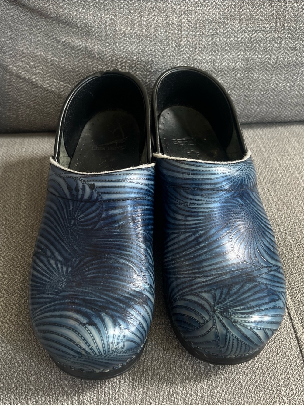 Dansko Clogs Shoes size 39 Blue Groove Swirl Tooled Leather Nursing Professional